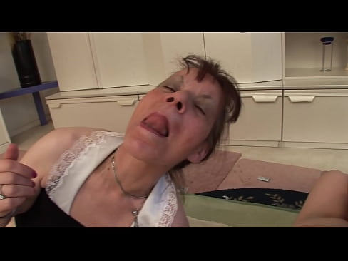 ❤️ To bestemødre og en bestefar har en trekant ❤️ Pornovideo hos oss ❌️❤