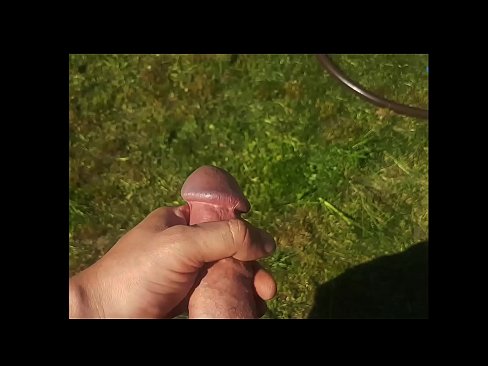 ❤️ Hot hottie får den rosa fitten hennes knullet og kommer med en sprut i en sommerhage ❤️ Pornovideo hos oss ❌️❤