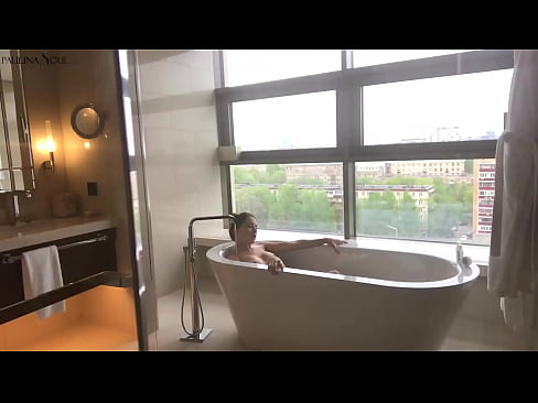 ❤️ En fantastisk babe som lidenskapelig rykker av seg fitta på badet ❤️ Pornovideo hos oss ❌️❤
